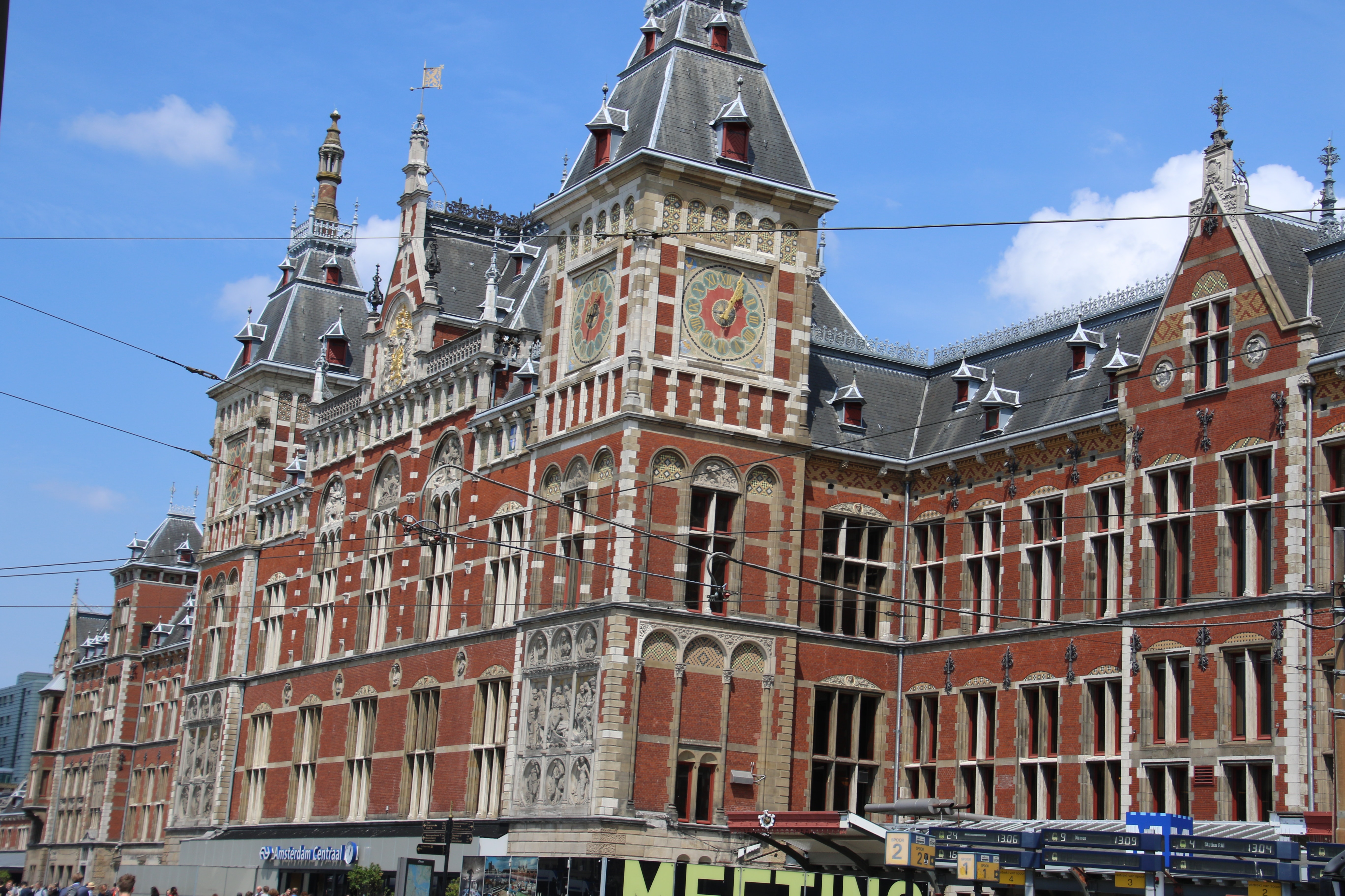 7 Cheap Hotels in Amsterdam Centraal